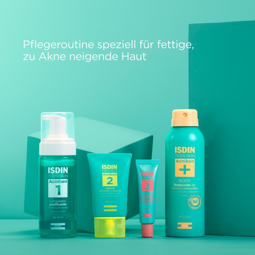 Produits ISDIN ACNIBEN Teen Skin. Nettoyant, masque, crème et spray corporel. Sur fond vert.