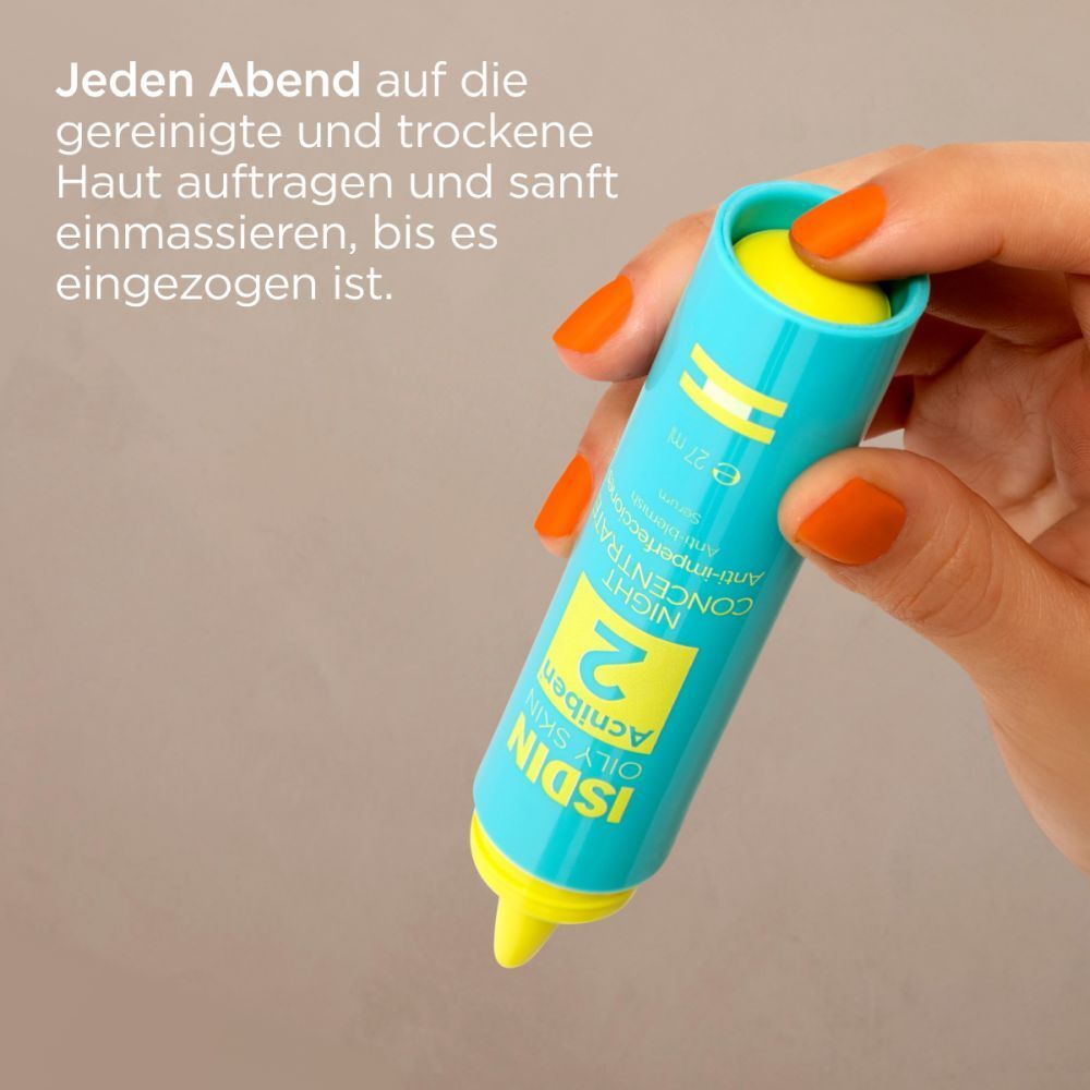 Flacon turquoise avec bouchon jaune. Inscription : ISDIN, ACNIBEN 2, Night Concentrate. Main tenant le flacon.