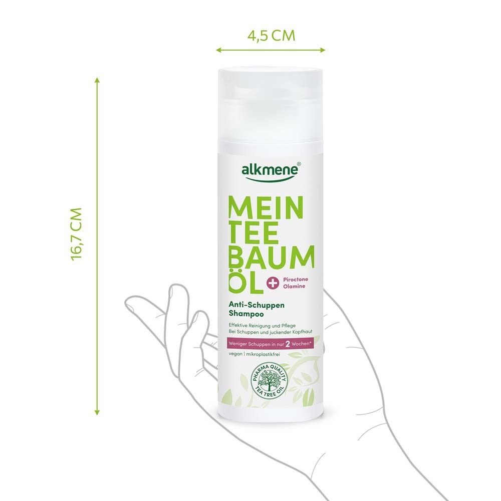 Flacon de shampooing blanc tenu dans une main. Dimensions : 16,7 cm de haut, 4,5 cm de large.