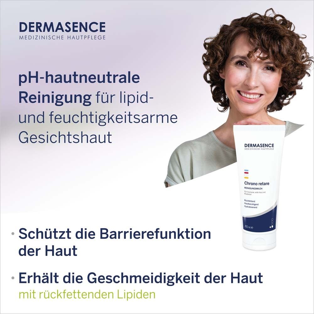 Mains avec produit. Texte : Nettoie en douceur. Produit : DERMASENCE Chrono retare Reinigungsmilch.