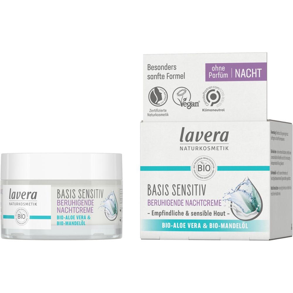 Pot et boîte de crème. Inscription : lavera, BASIS SENSITIV Beruhigende Nachtcreme. Bio-Aloe Vera & Bio-Mandelöl.