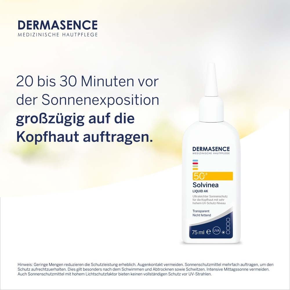 Flacon blanc avec applicateur. Inscription: DERMASENCE, 50+ Solvinea Liquid AK. Texte: protection solaire transparente.