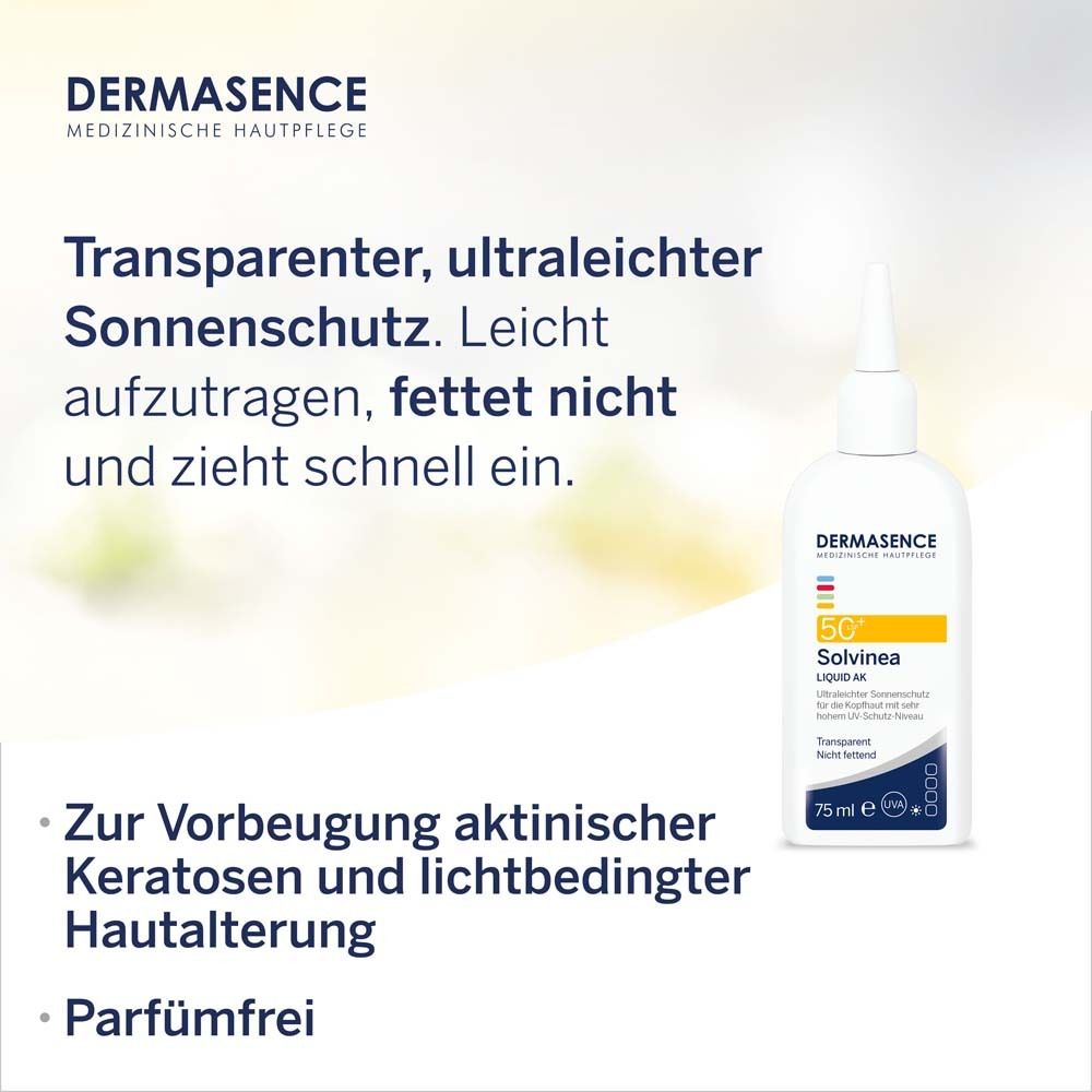 Flacon blanc avec applicateur. Inscription: DERMASENCE, 50+ Solvinea Liquid AK. Texte: application avant exposition solaire.