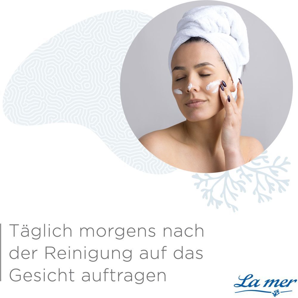 La mer MED TAGESCREME. Femme appliquant la crème. Texte: Appliquer matin après nettoyage du visage.