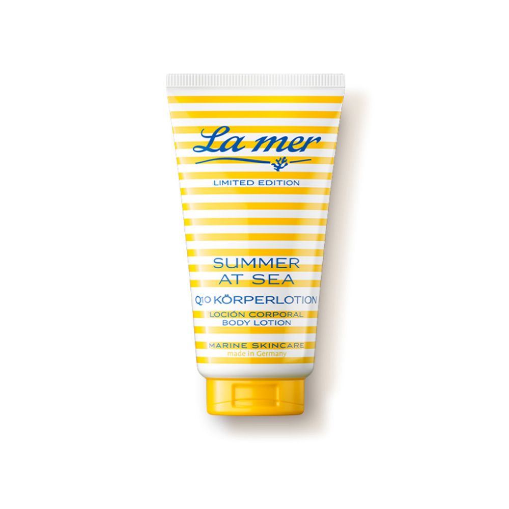 Tube de lotion corporelle jaune à rayures jaunes et blanches. Écriture bleue : La mer, Summer at Sea, Q10 Körperlotion. Bouchon jaune.