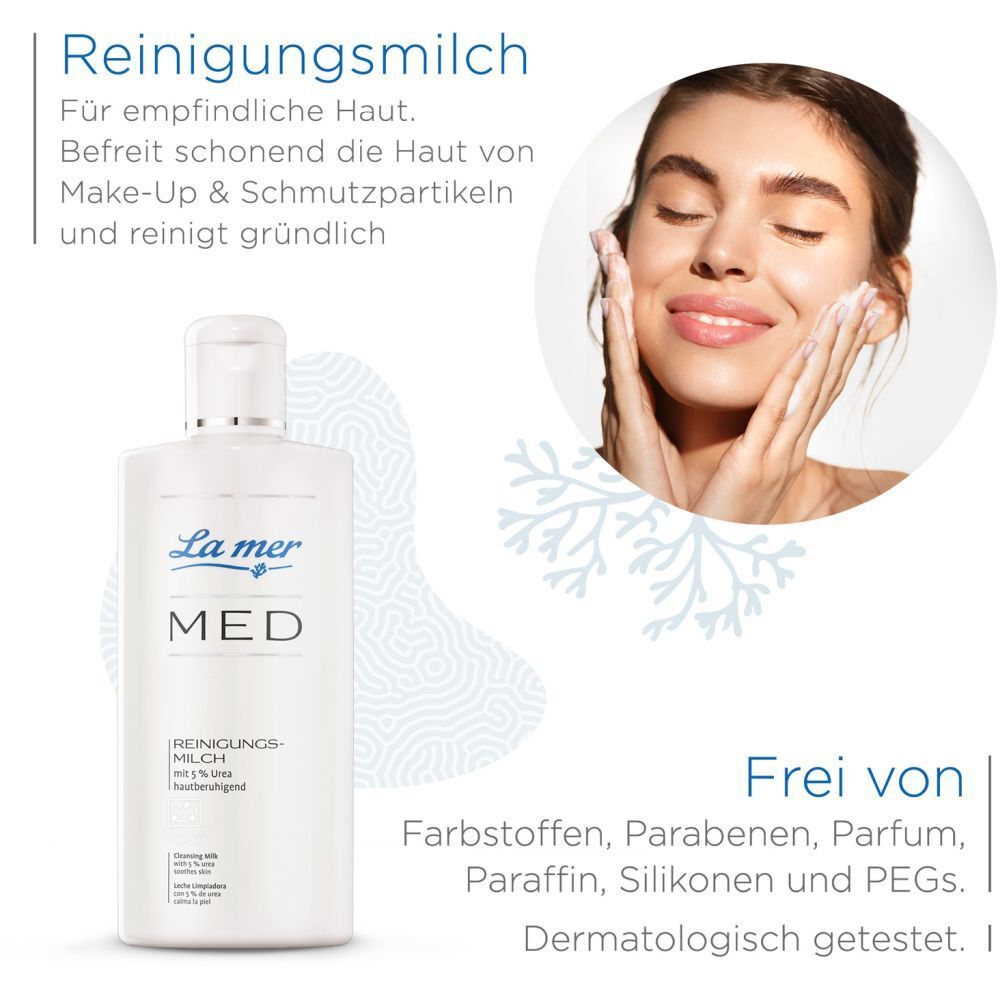 La mer MED REINIGUNGSMILCH. Image du produit à côté d'une femme qui se nettoie le visage. Texte : Pour peaux sensibles. Sans...
