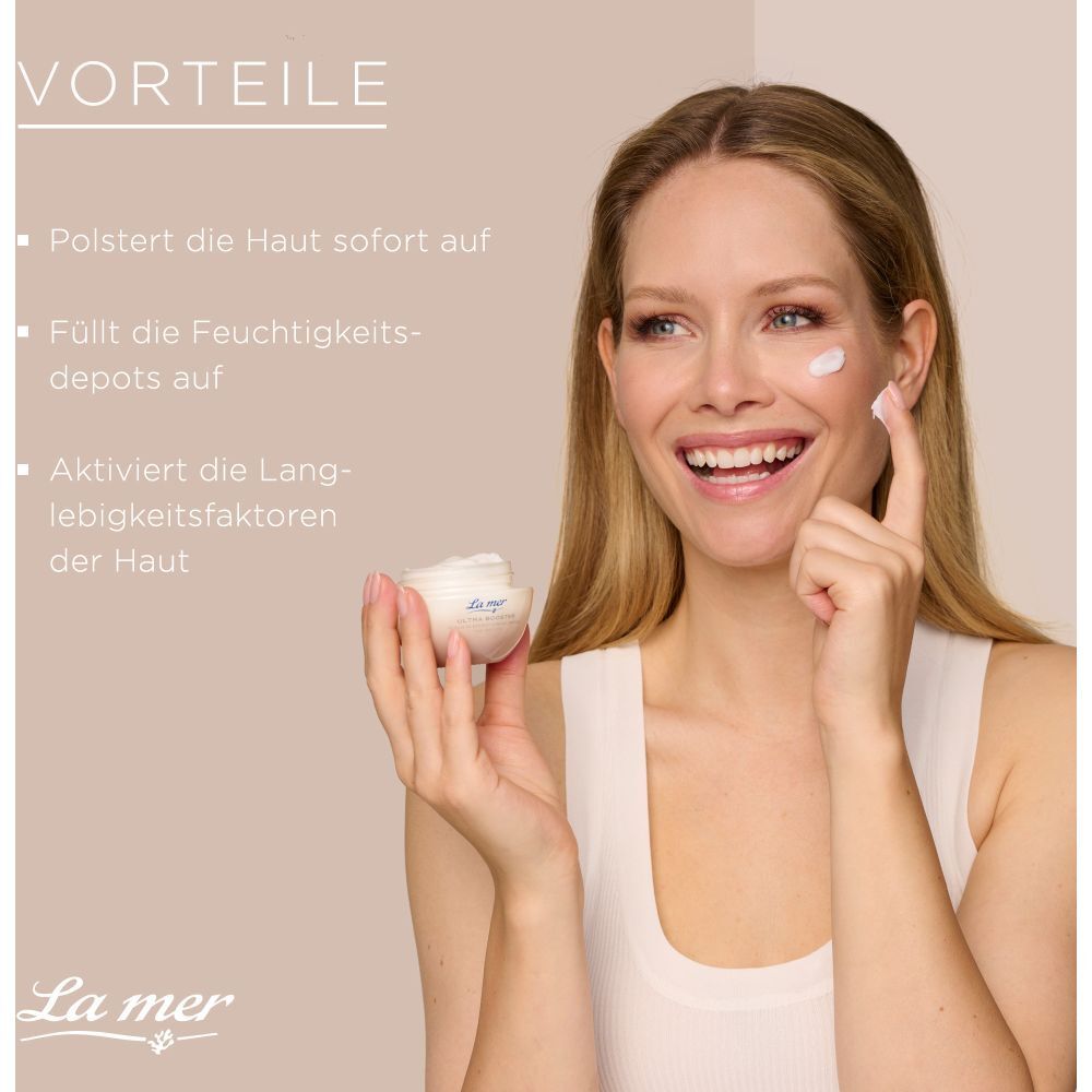 Femme appliquant de la crème. Texte: Avantages. Pot de crème La mer Ultra Booster.