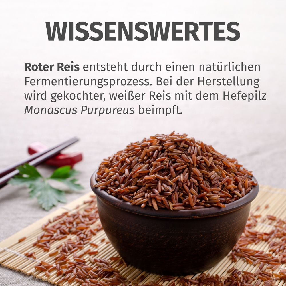 Bol de riz rouge et baguettes. Le riz rouge est issu de la fermentation avec Monascus Purpureus.