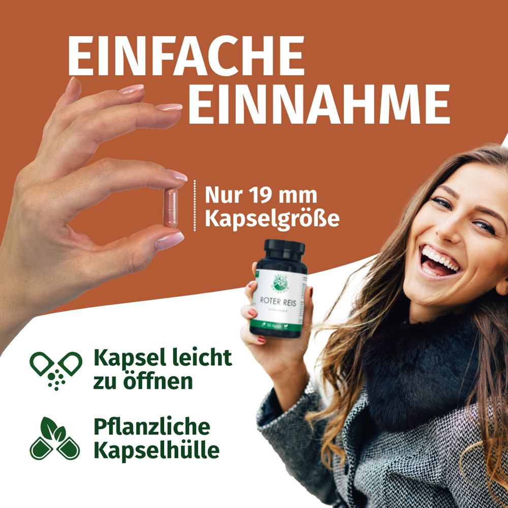 Femme tenant une gélule (19 mm). Prise facile, enveloppe de gélule végétale. Pot de riz rouge.