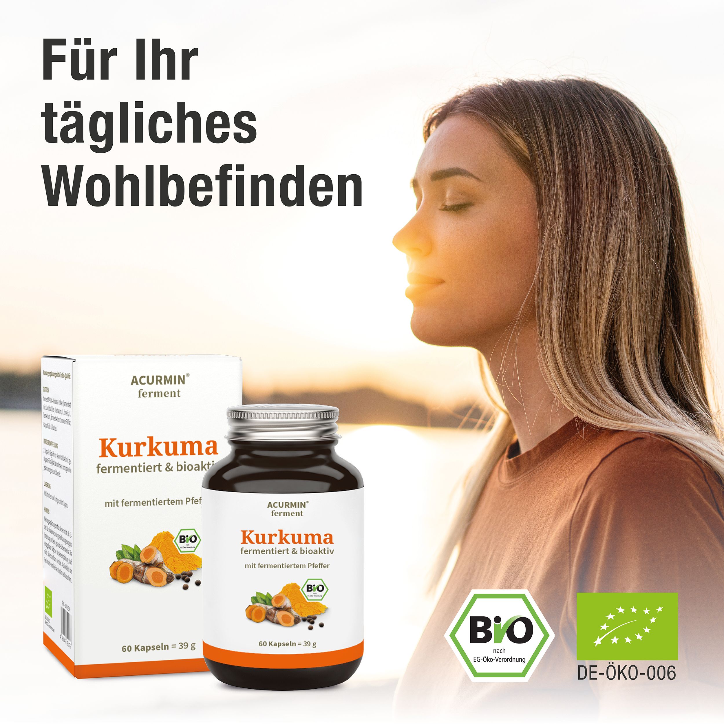 Femme aux yeux fermés, à côté de l'emballage du produit. Inscription : Acurmin ferment, Kurkuma fermenté & bioactif.