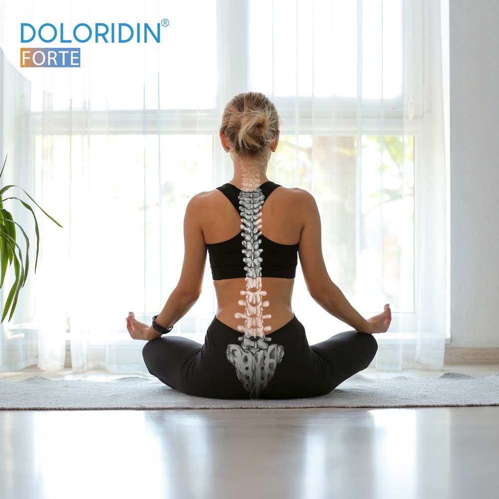 Femme en position de yoga. Squelette de la colonne vertébrale superposé. Logo Doloridin Forte.