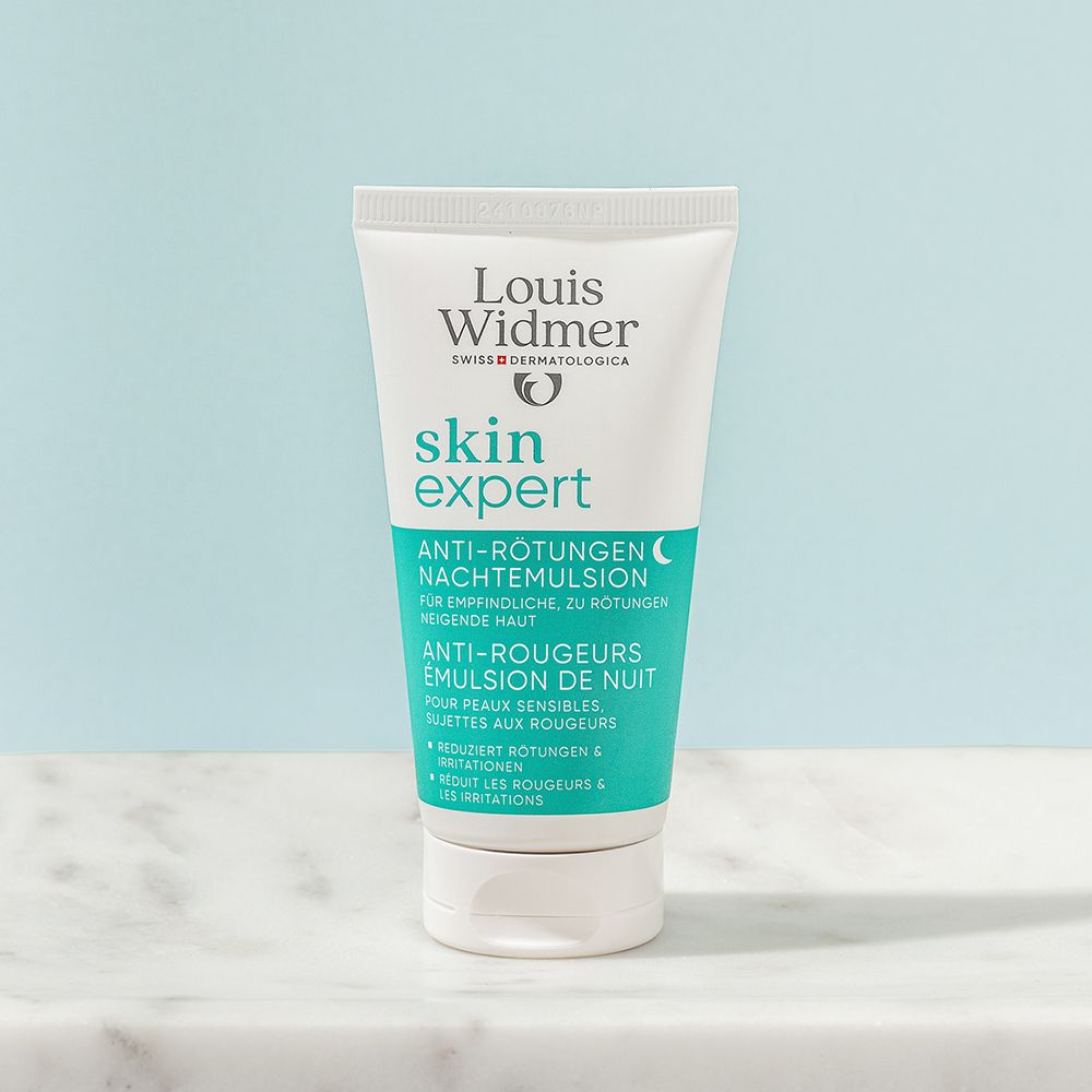 Tube Louis Widmer skin expert Anti-Rougeurs Émulsion de Nuit sur plateau en marbre