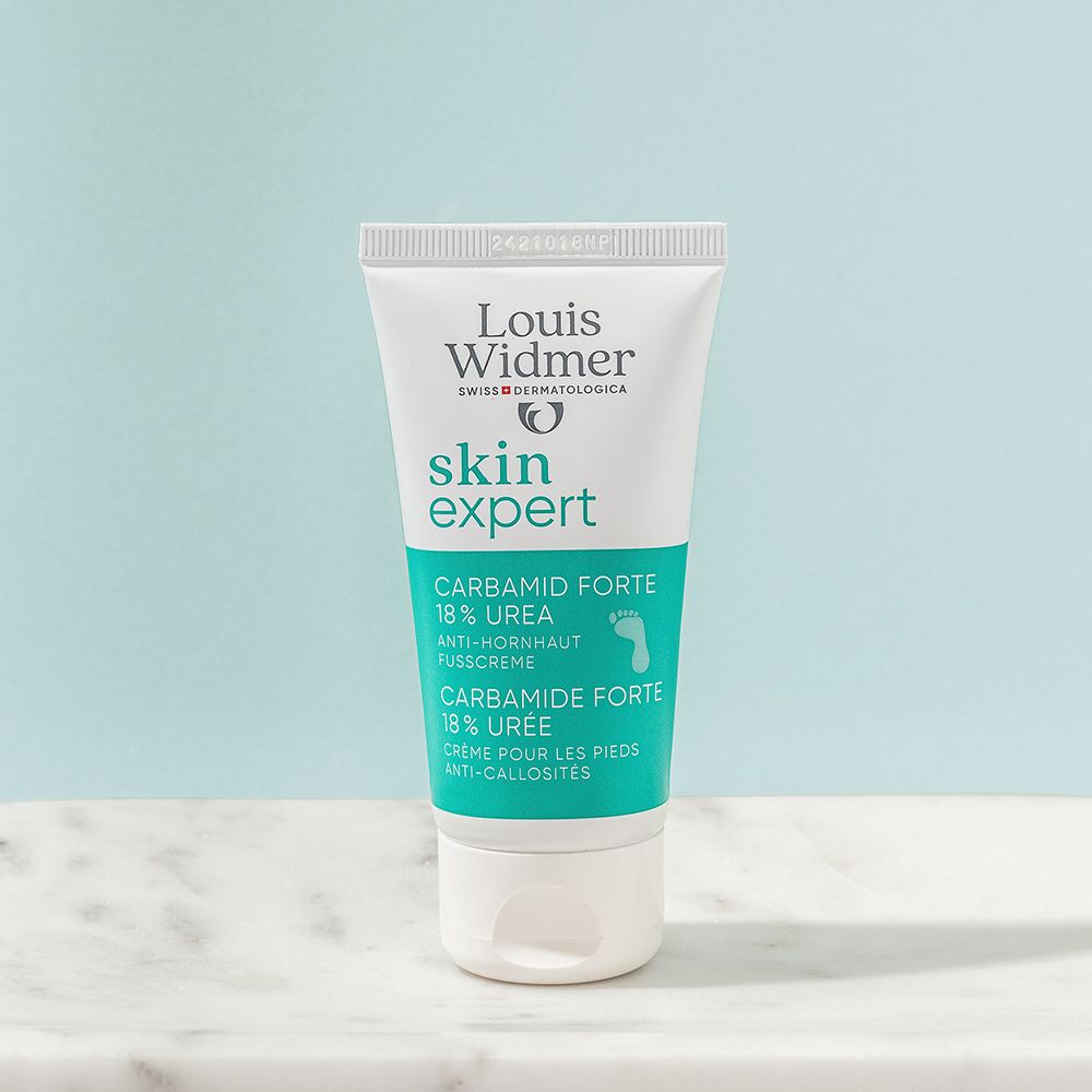 Crème pieds Louis Widmer Skin Expert 18% Urée sur marbre.