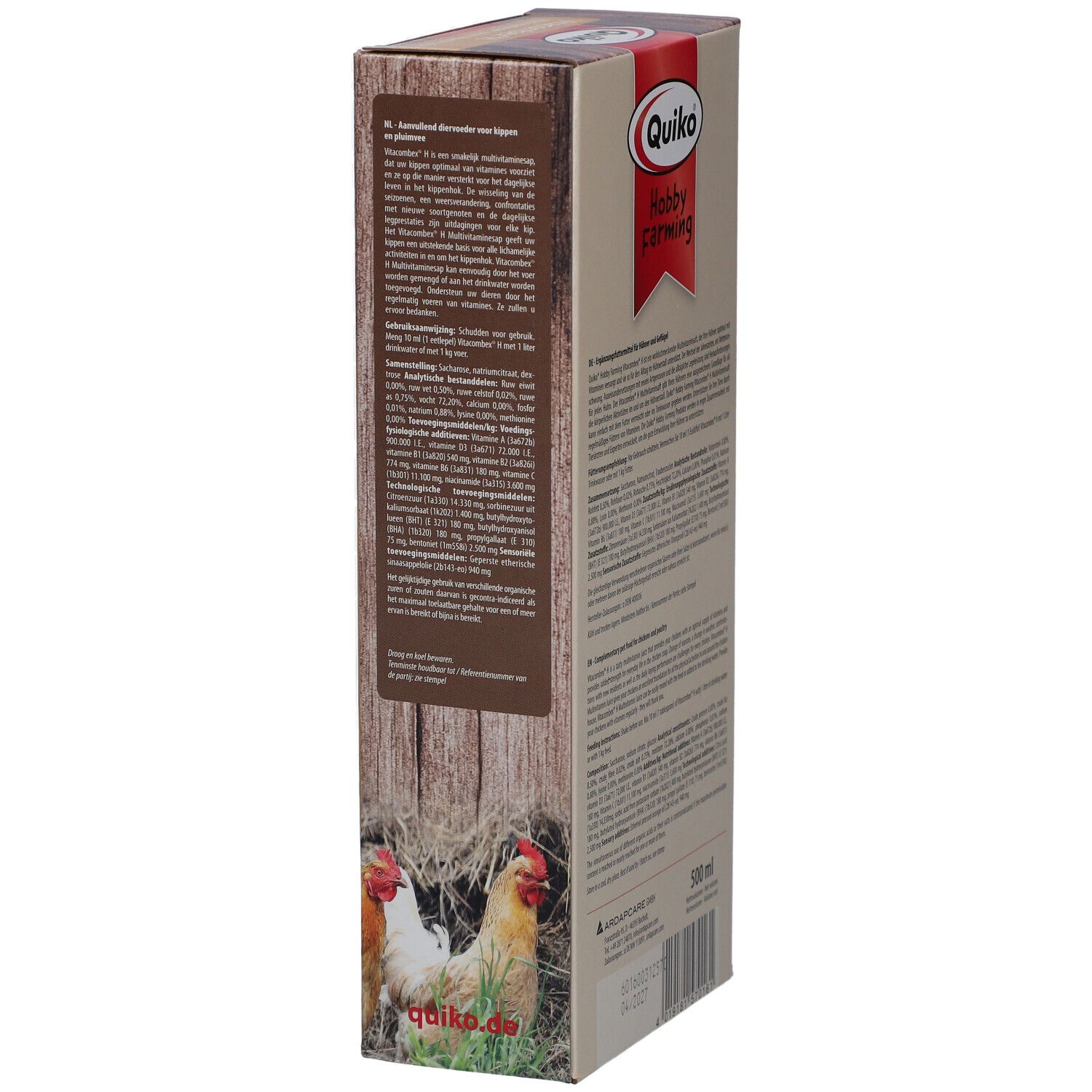 Vue latérale de l'emballage QUIKO Hobby Farming Vitacombex H. Texte et logo sur fond bois. Contient des informations sur le produit et les ingrédients.