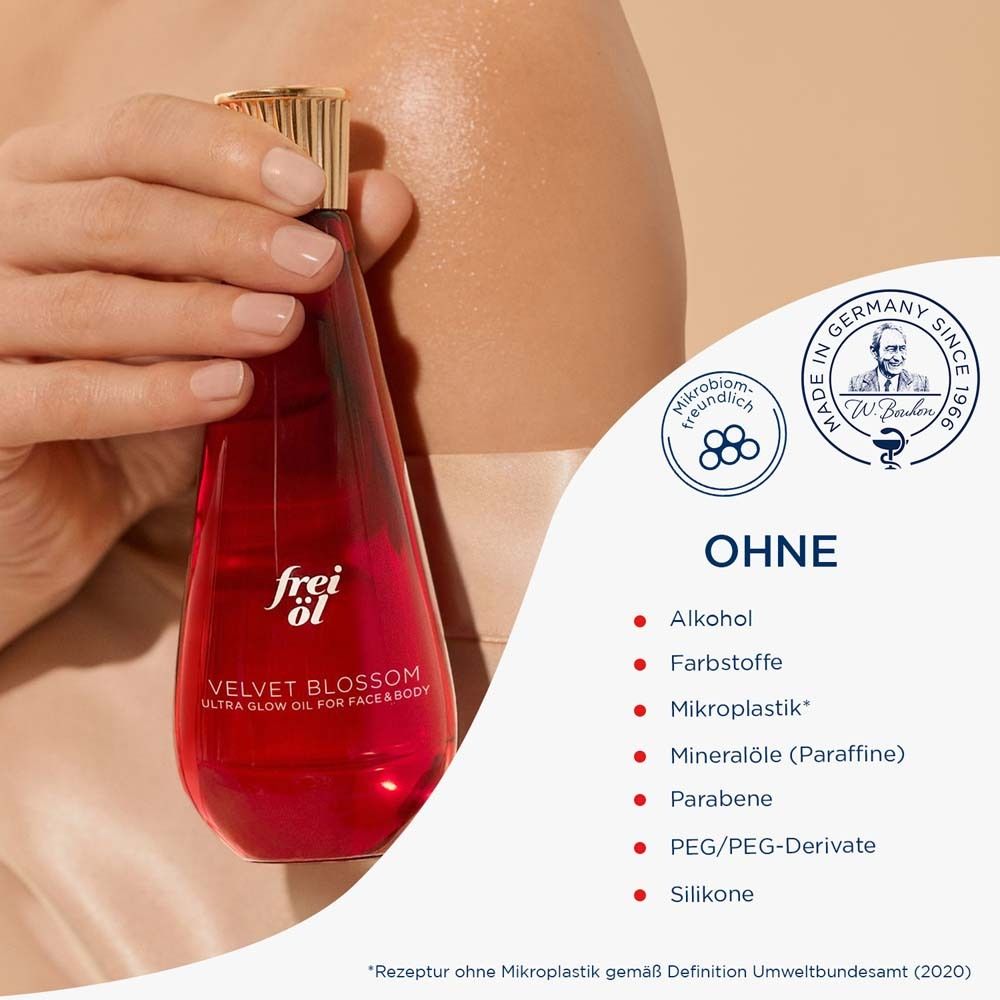 Flacon dans la main. Texte : Sans alcool, colorants, microplastiques, huiles minérales, parabènes, PEG/PEG-dérivés, silicones.
