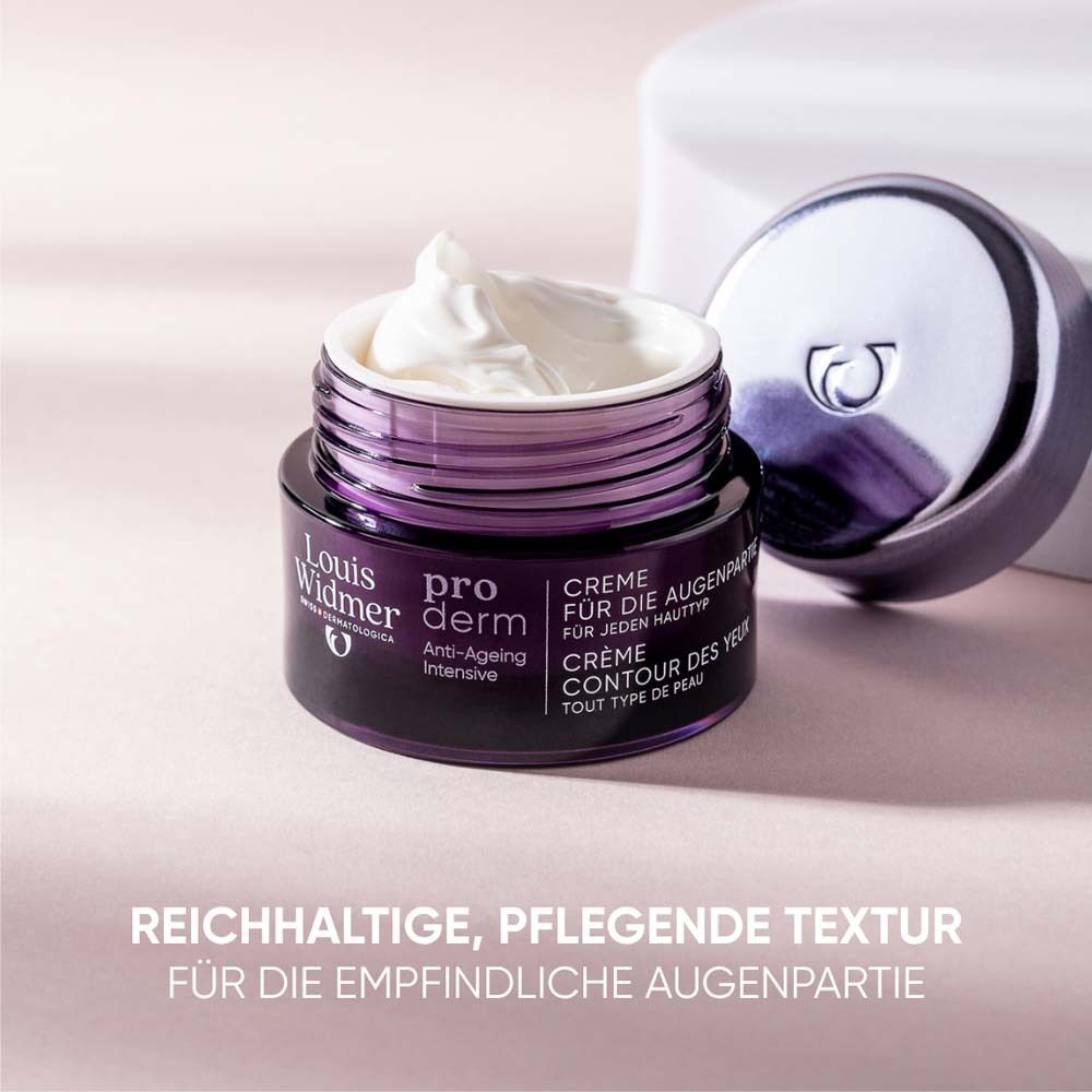 Pot de crème pour les yeux ouvert. Crème sur fond rose. Texte: Texture riche et nourrissante.