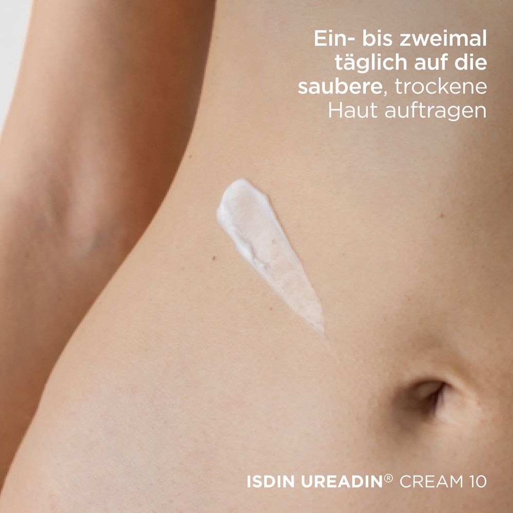 Produit blanc appliqué sur la peau. Texte: Appliquer une à deux fois par jour sur une peau propre et sèche.