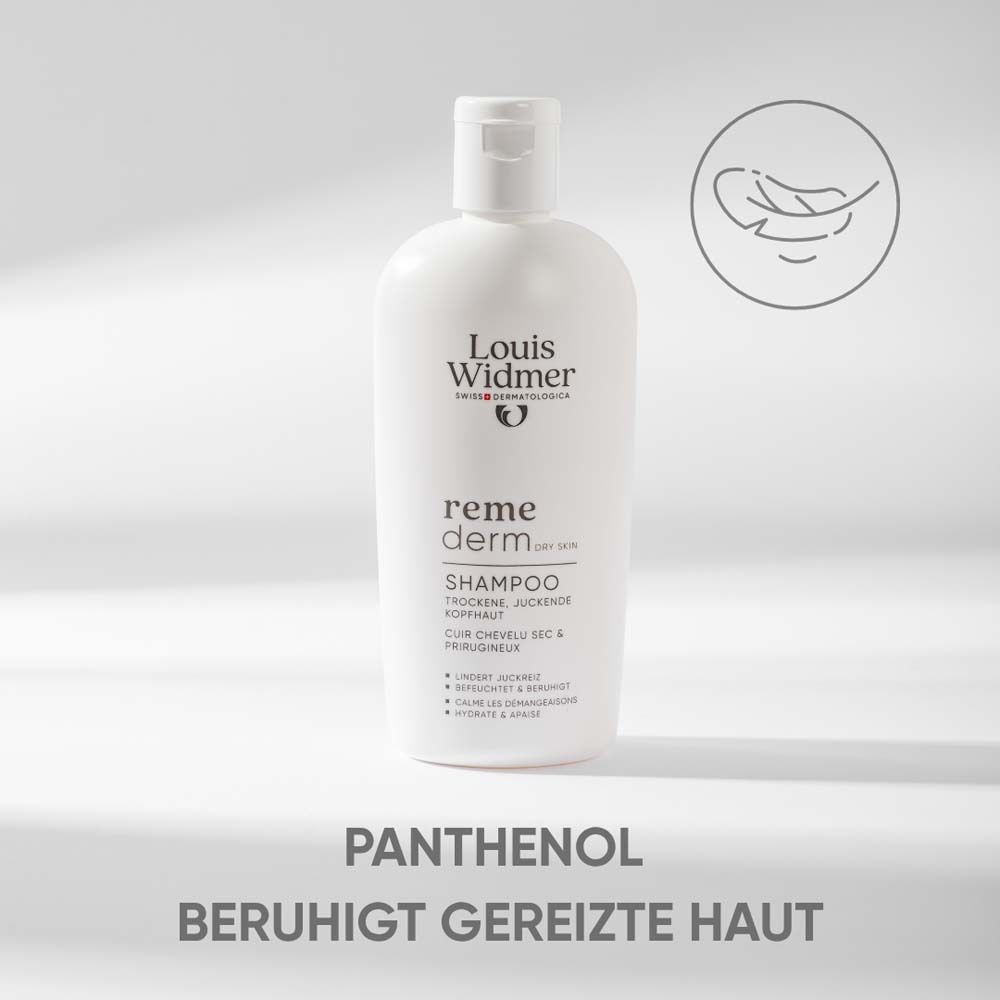 Flacon de shampooing blanc. Marque Louis Widmer, remederm. Texte: Shampooing, cuir chevelu sec et prurigineux. Texte: Panthénol apaise.