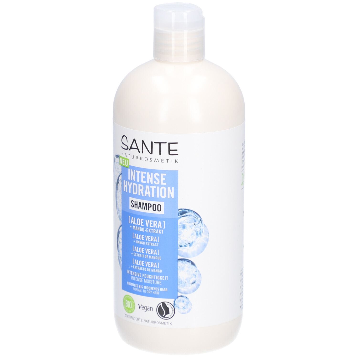 Flacon de shampooing blanc avec étiquette bleue. Texte: SANTE, INTENSE HYDRATION Shampoo, Aloe Vera, extrait de mangue. Label Bio, Vegan.