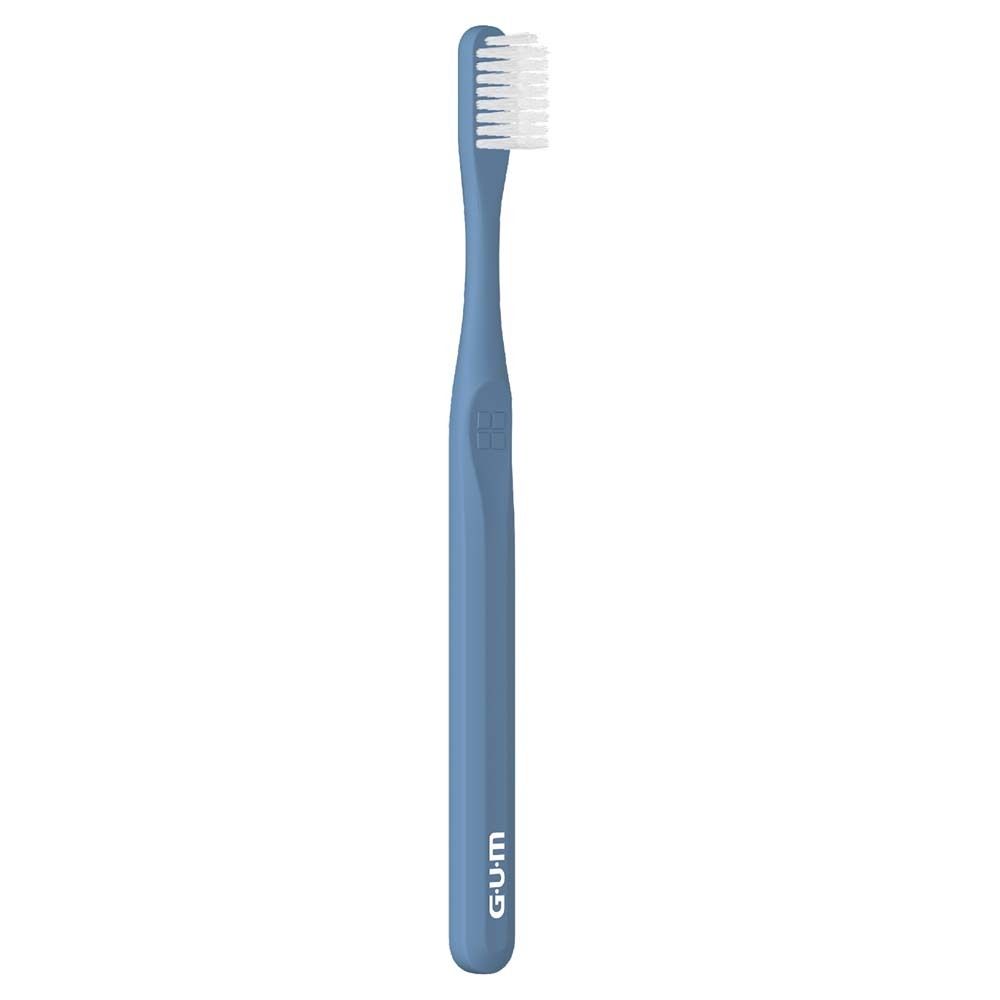 Brosse à dents GUM Classic ultrasoft. Manche bleu, soies blanches. Logo GUM sur le manche.