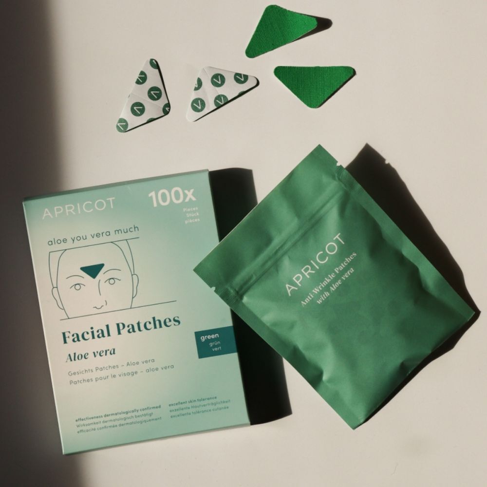 Patchs Visage APRICOT à l'Aloe Vera : emballage, pochette et trois patchs verts.