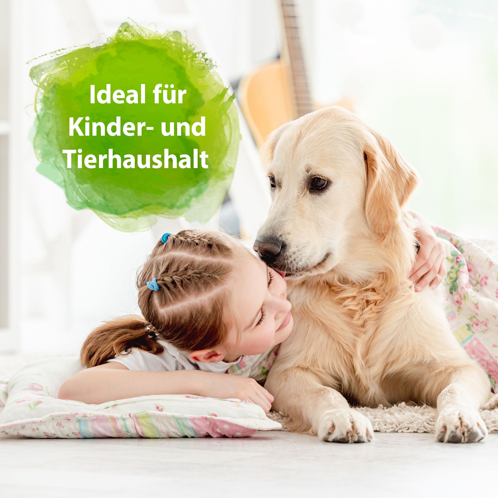 Enfant étreignant un chien. Texte : Idéal pour les foyers avec enfants et animaux.