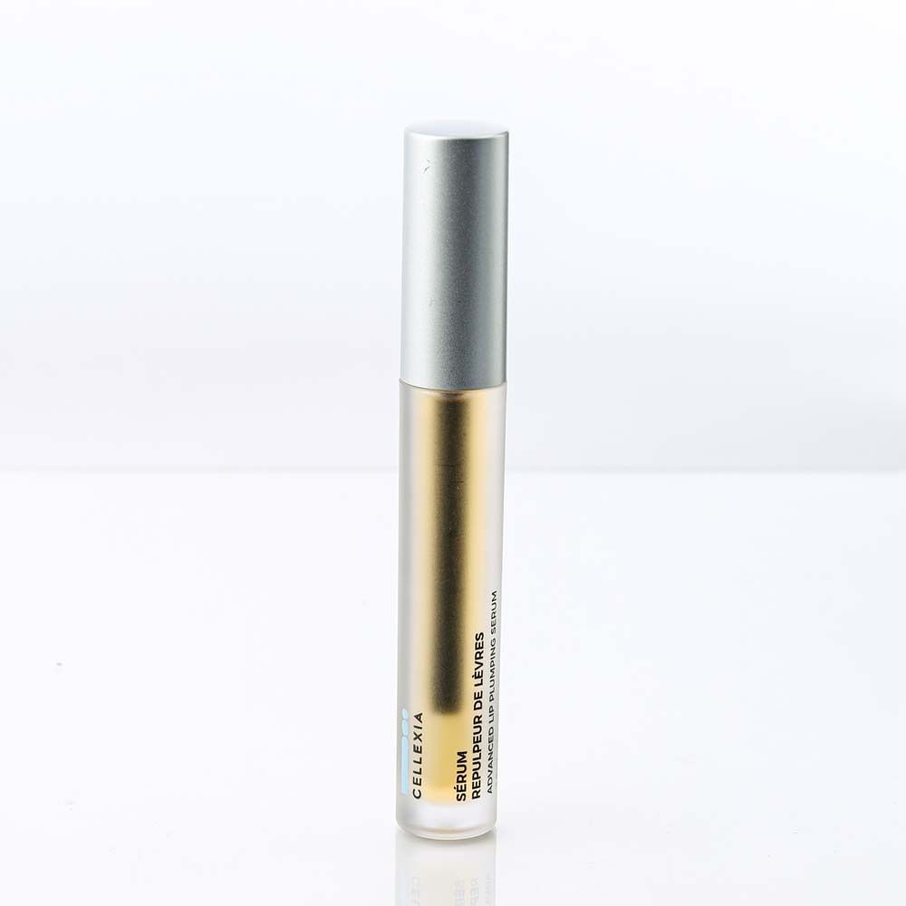Flacon de sérum avec bouchon argenté. Inscription : Sérum Repulpeur de Lèvres, Advanced Lip Plumping Serum.