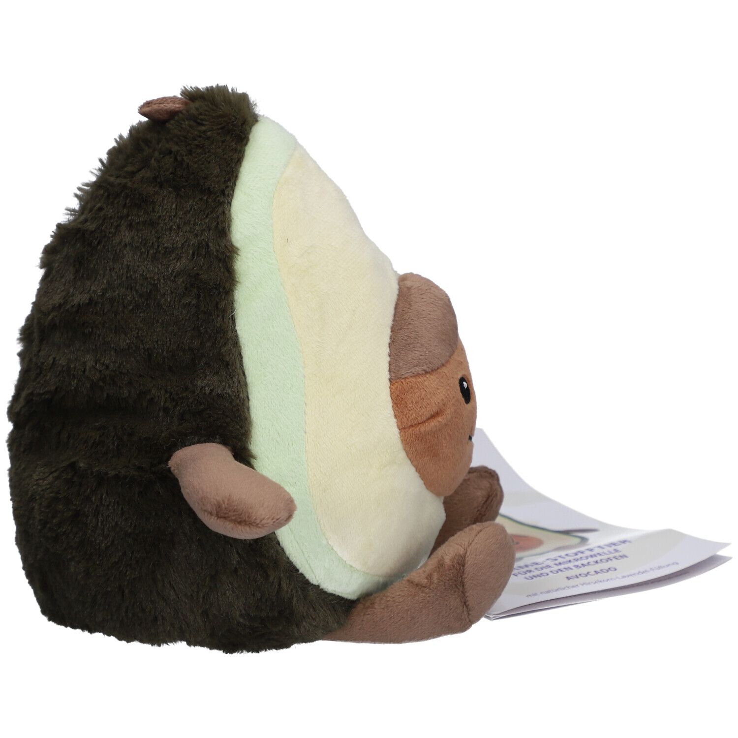 Vue latérale d'un avocat en peluche. Le produit a des bras et des jambes. Une étiquette est à côté.