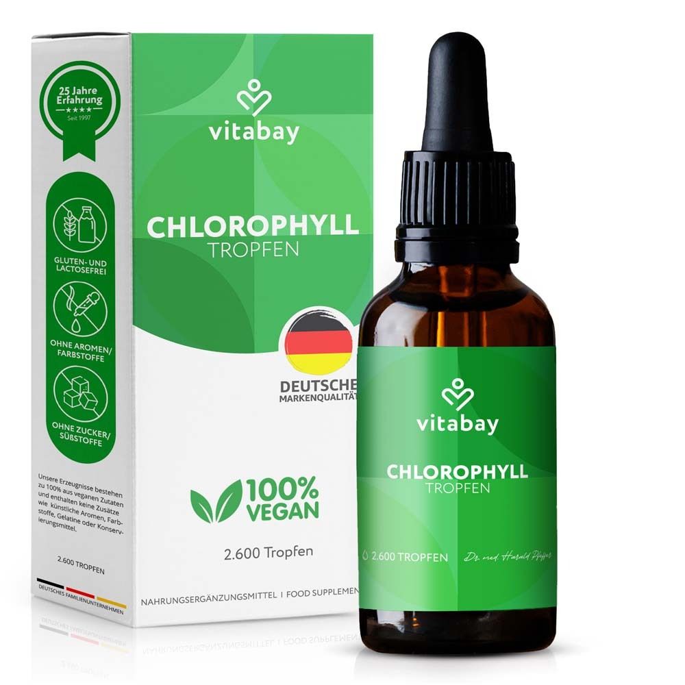 Flacon en verre brun avec compte-gouttes et emballage vert. Inscription : Vitabay Chlorophyll Tropfen. Végétalien, sans gluten, sans arômes.