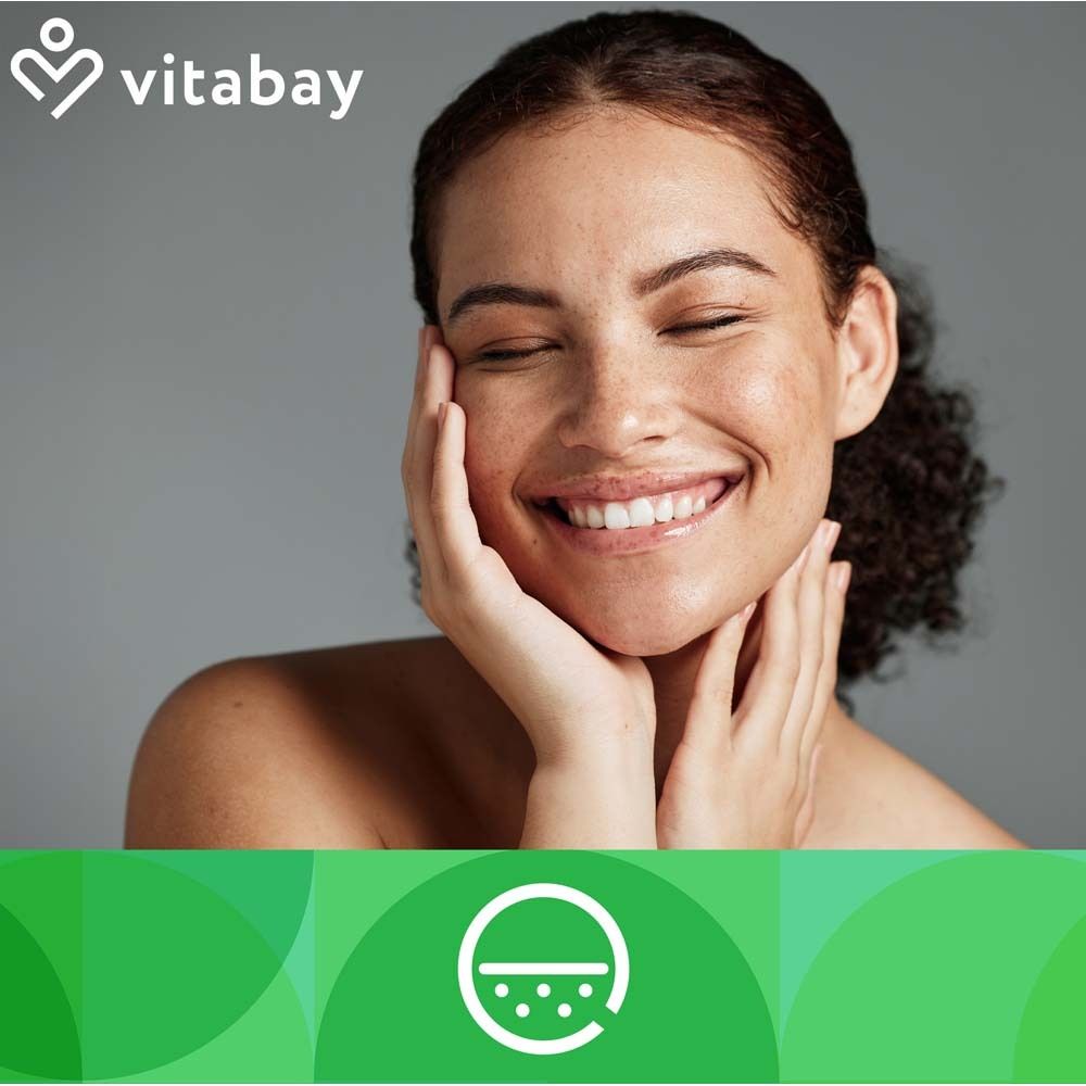 Femme aux yeux fermés, mains sur le visage. Logo Vitabay en haut. Fond vert avec symbole blanc.