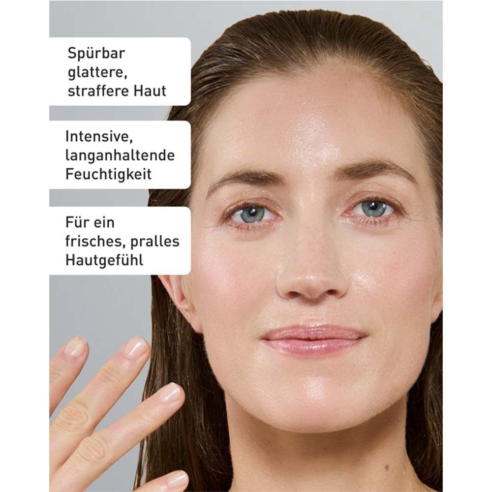 Femme avec visage. Texte: peau visiblement plus lisse et plus ferme, hydratation intense et durable, sensation de peau fraîche et rebondie.