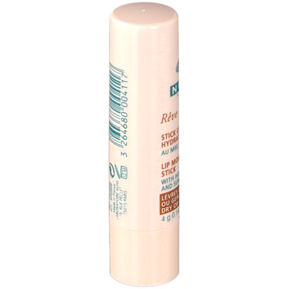 Stick à lèvres, vue en biais. Code-barres, logo, nom du produit. Texte: Stick Lèvres Hydratant, Lip Moisturizing Stick, Levres Dessechees.