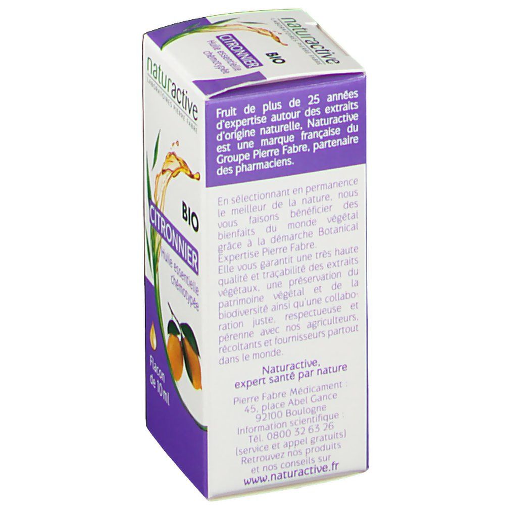 Boîte en carton avec texte. Inscription: Naturactive. Texte sur la marque et les ingrédients. Violet et blanc.