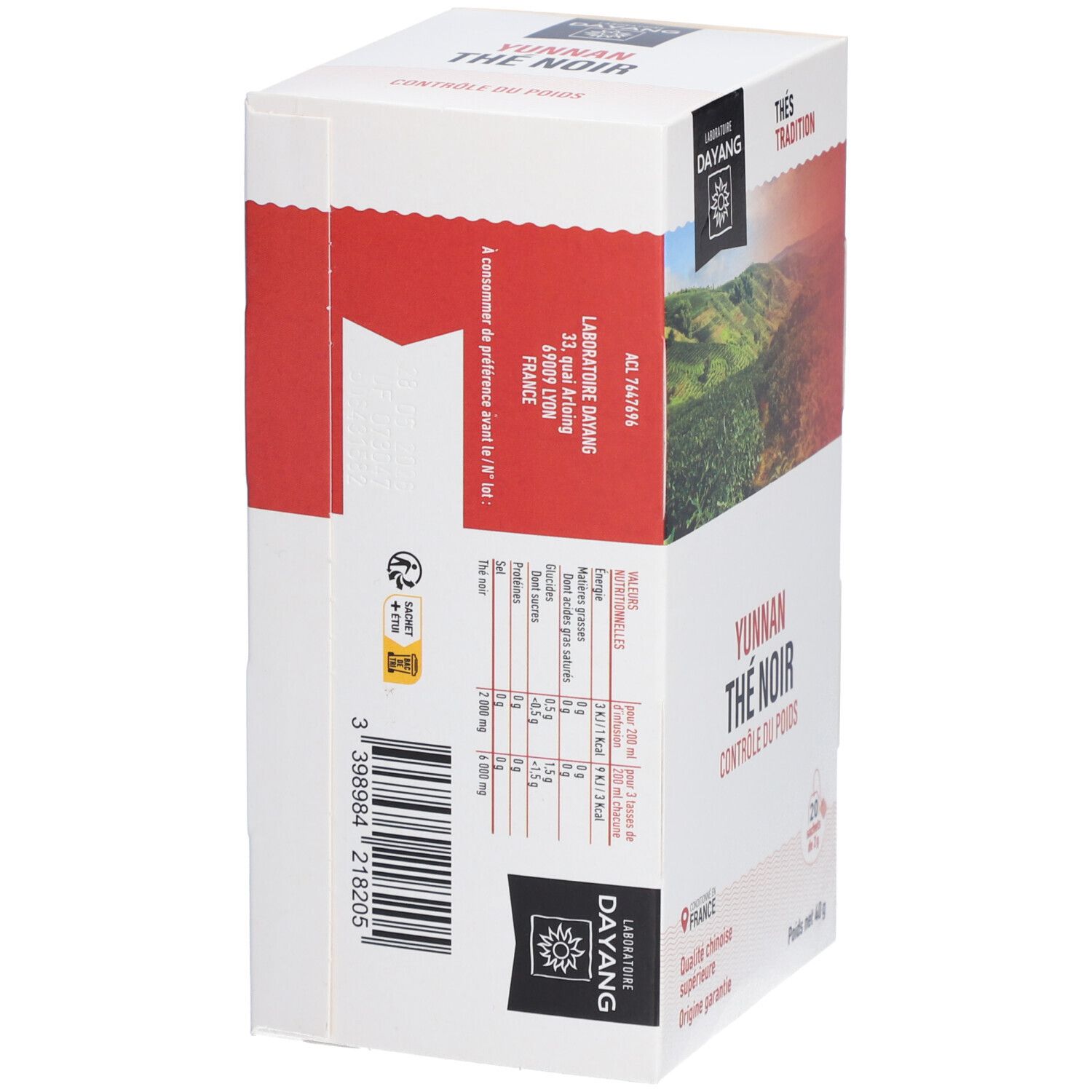 Boîte avec accent rouge. Inscription: YUNNAN THÉ NOIR, CONTROLE DU POIDS. Marque: DAYANG. Informations nutritionnelles. 20 sachets, 40g.
