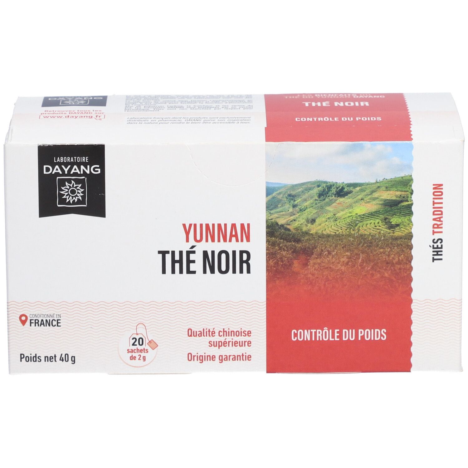 Boîte blanche et rouge. Inscription: YUNNAN THÉ NOIR, CONTROLE DU POIDS. Marque: DAYANG. Contient 20 sachets de thé, 40g.