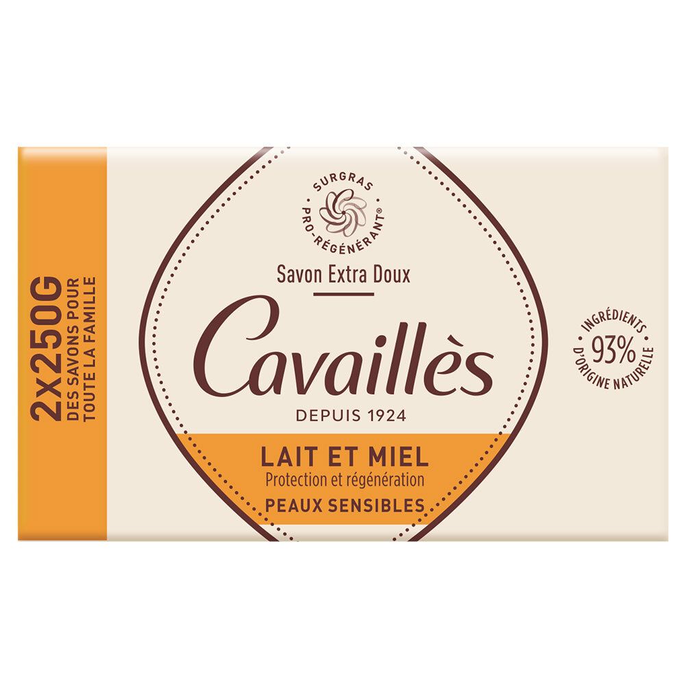 Deux savons emballés. Inscription: Cavaillès, Lait et Miel, 93% d'ingrédients d'origine naturelle.