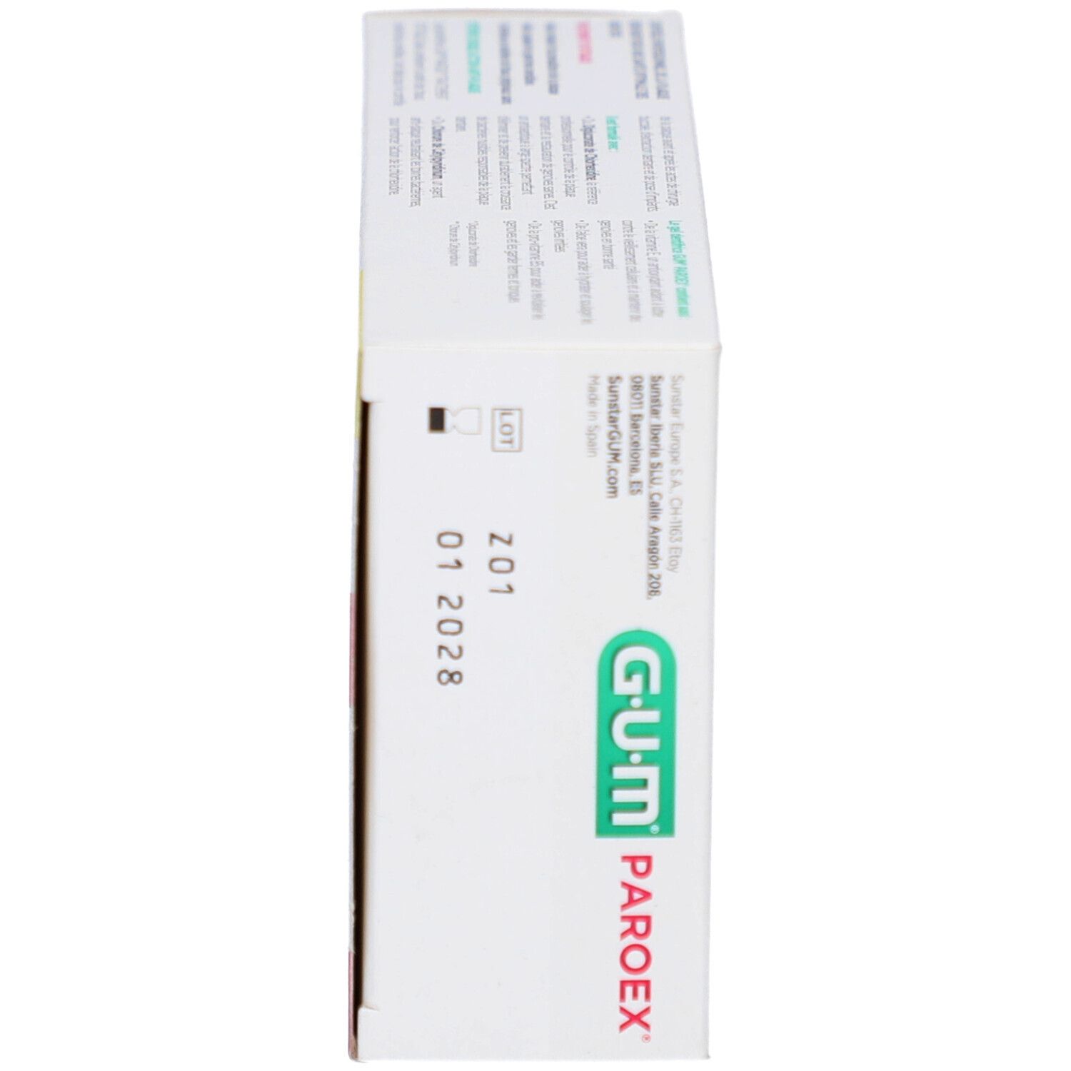 Vue latérale de l'emballage de GUM PAROEX. Contient 0,12% Chlorhexidine. Texte et logos. Date de péremption.