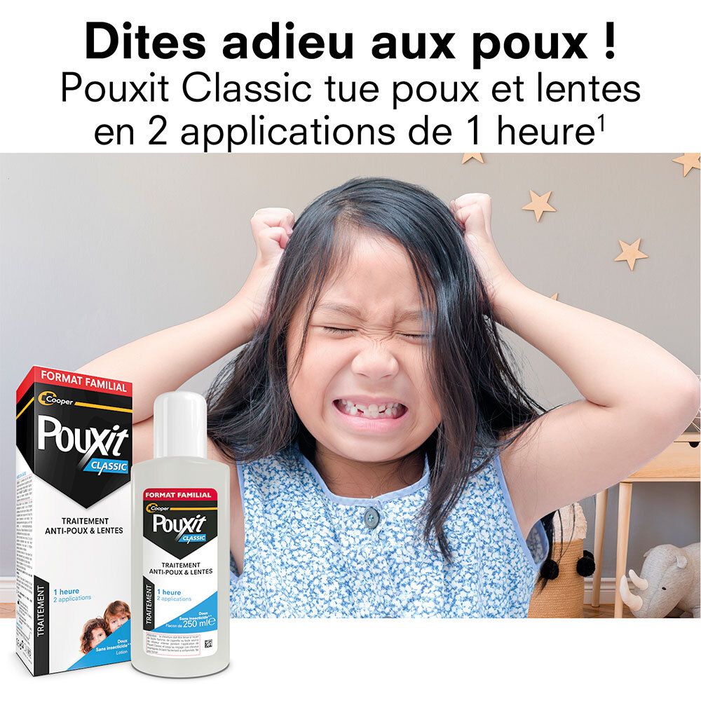 Fille se gratte la tête. Emballage et flacon Pouxit Classic en arrière-plan. Texte: Tue les poux et les lentes.