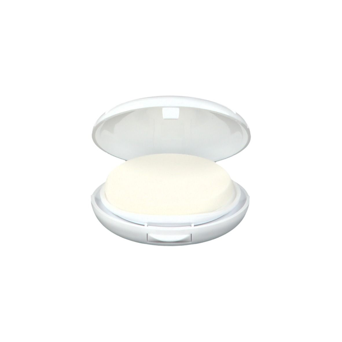 Poudre compacte blanche dans un étui ouvert. La poudre est beige clair. L'étui est rond.