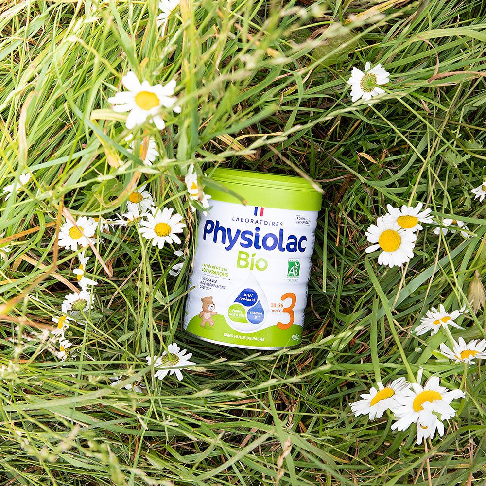 Boîte de Physiolac Bio 3 Croissance dans l'herbe et les marguerites. Certification AB. 10/36 mois.