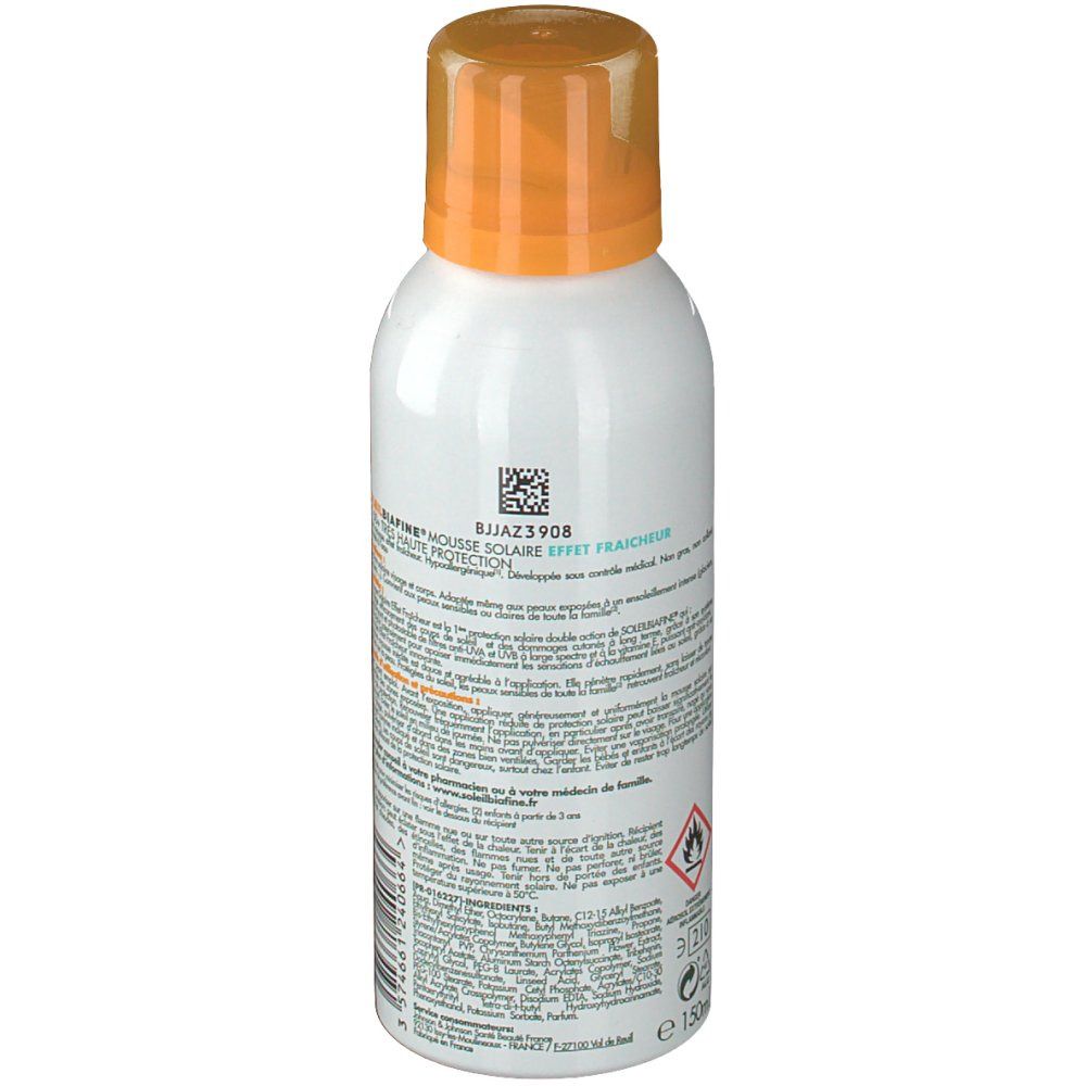 Spray solaire blanc, bouchon orange. Texte en français. Contient 150 ml. Avertissement : facilement inflammable.