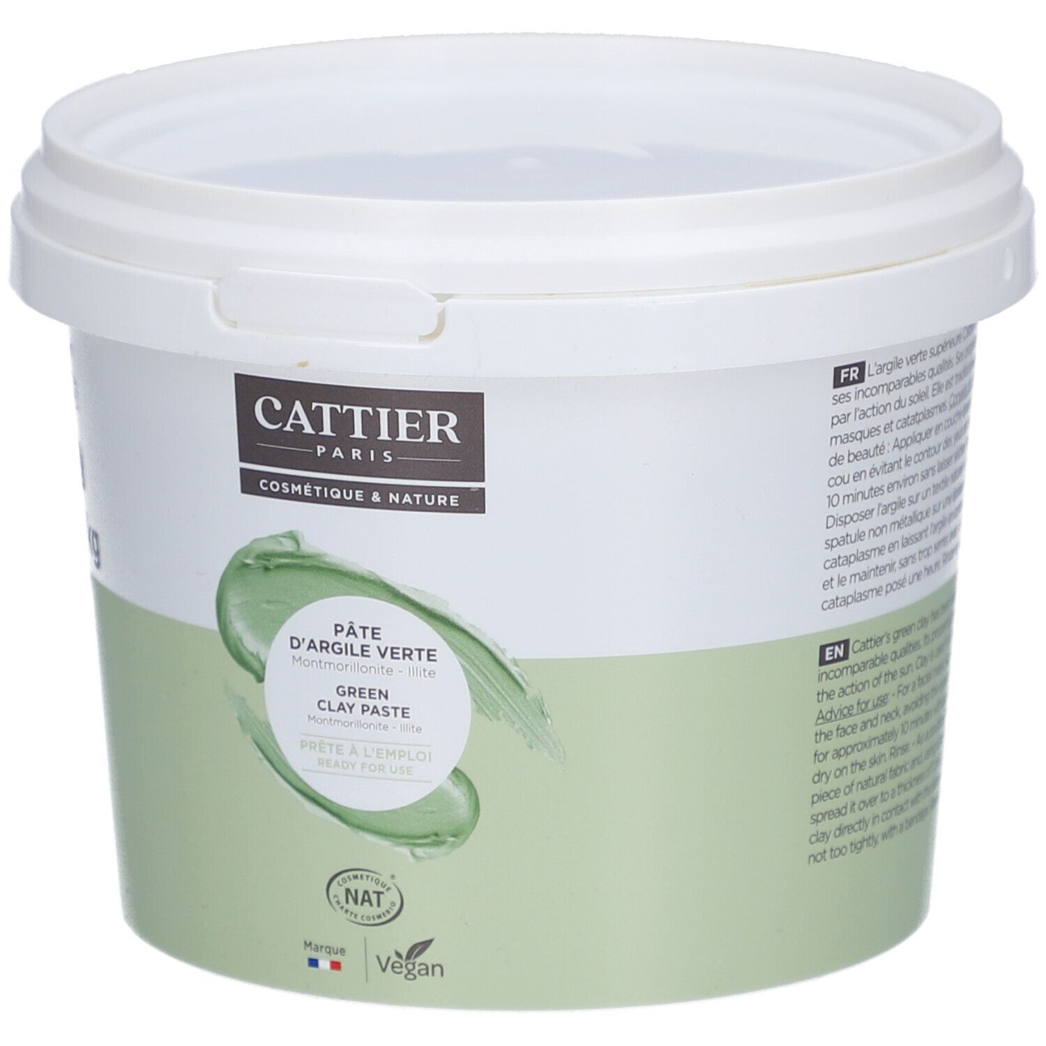 Seau blanc avec étiquette verte. Inscription: Cattier Paris, Pâte d'Argile Verte, Prête à l'emploi. Vegan.