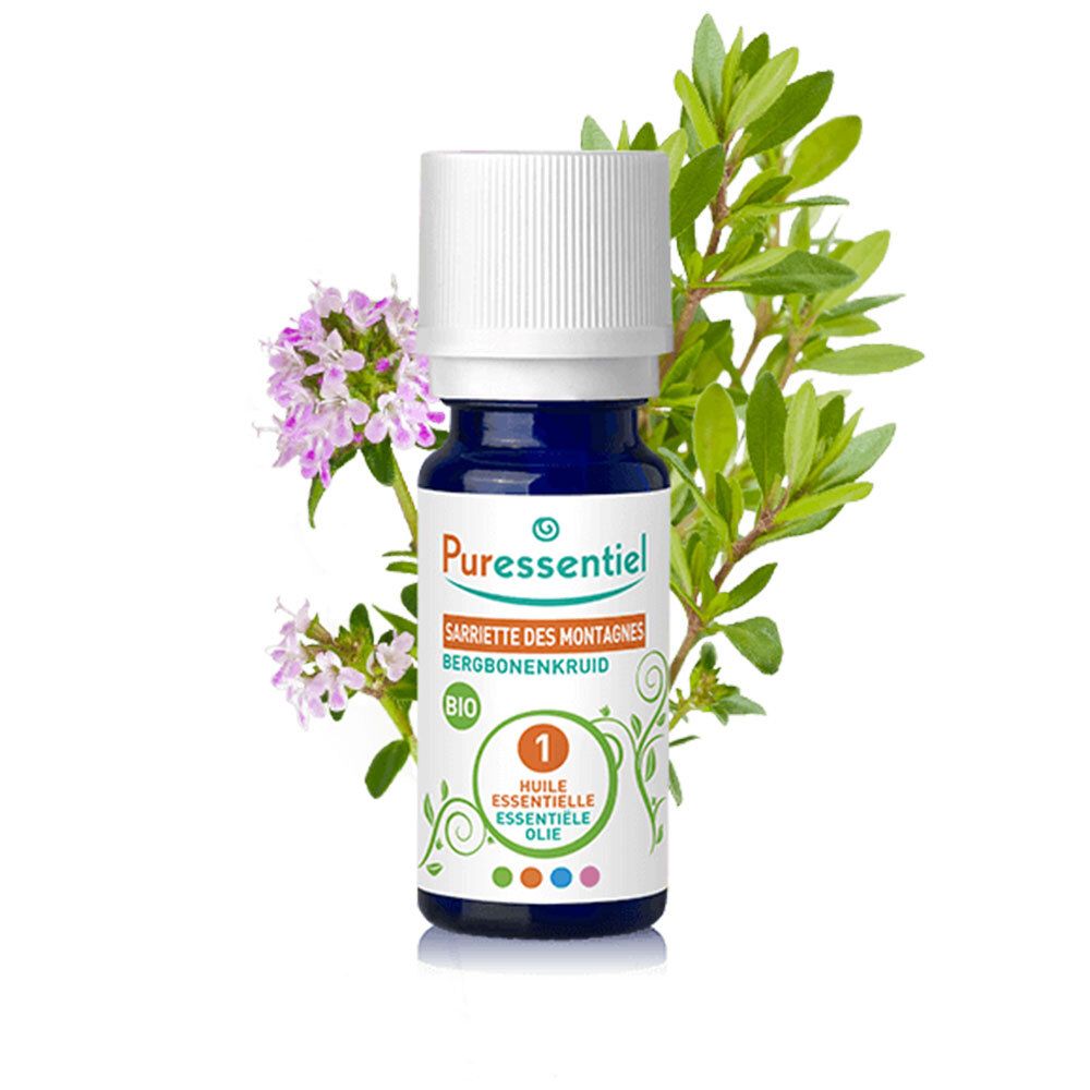 Flacon d'huile essentielle Puressentiel Sarriette des Montagnes BIO, entouré de plantes.