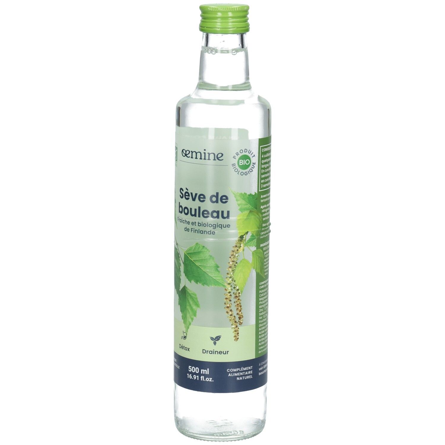 Bouteille en verre d'eau de bouleau, bouchon vert, étiquette avec feuilles et inscription "Sève de bouleau".