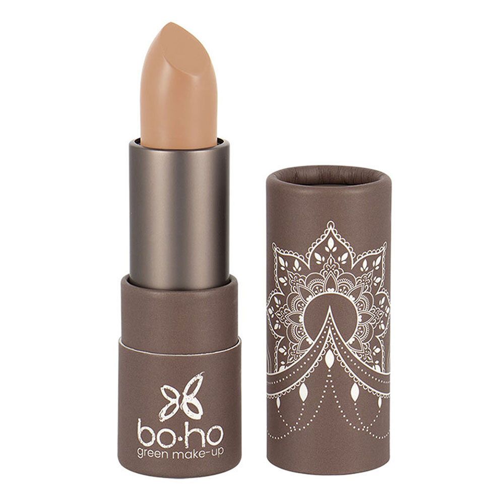Correcteur beige clair en bâton. Ouvert, avec étui et couvercle marron. Marque : bo-ho green make-up.