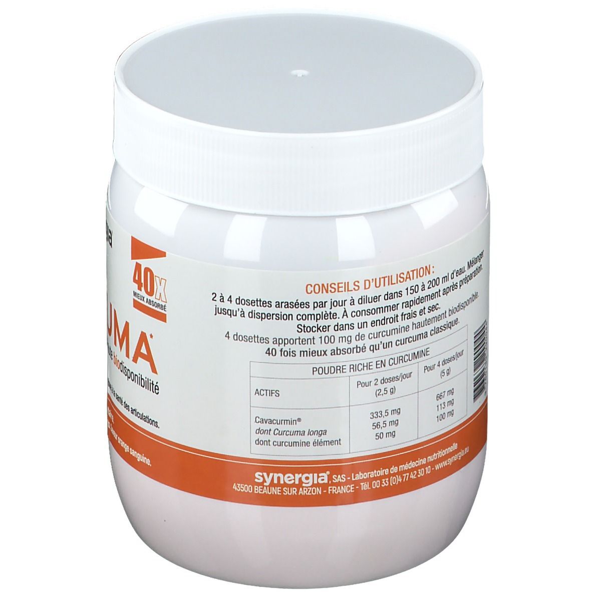 Pot blanc avec couvercle. Inscription: synergia® curcuma. Bande orange avec texte. Informations sur le produit.