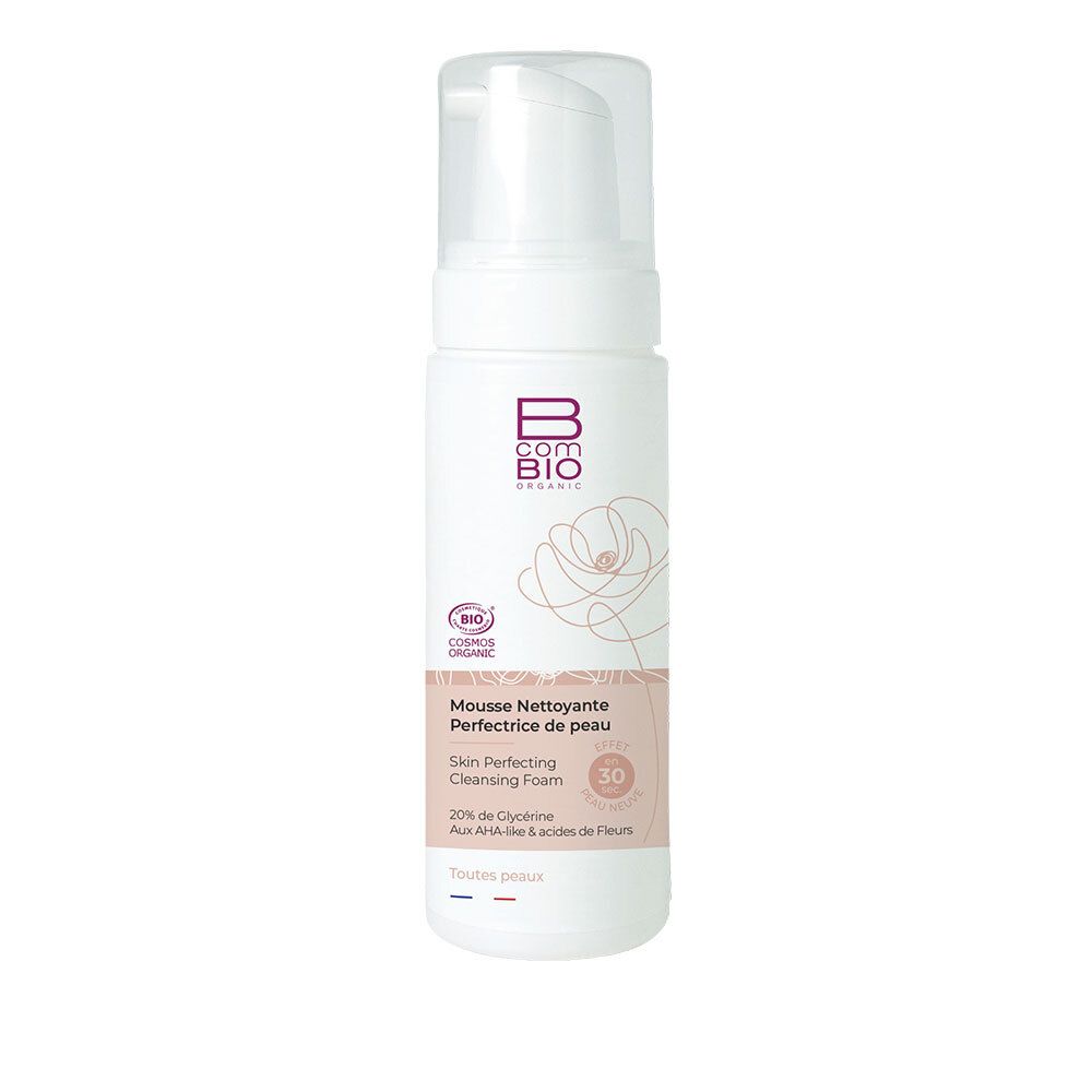 Flacon blanc avec pompe. Inscription: B COM BIO ORGANIC, Mousse nettoyante perfectrice de peau. Certification bio.