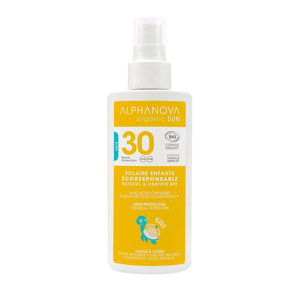 Flacon de crème solaire pour enfants. Étiquette jaune avec SPF 30, certification bio et nom du produit. Tête de pulvérisation blanche.