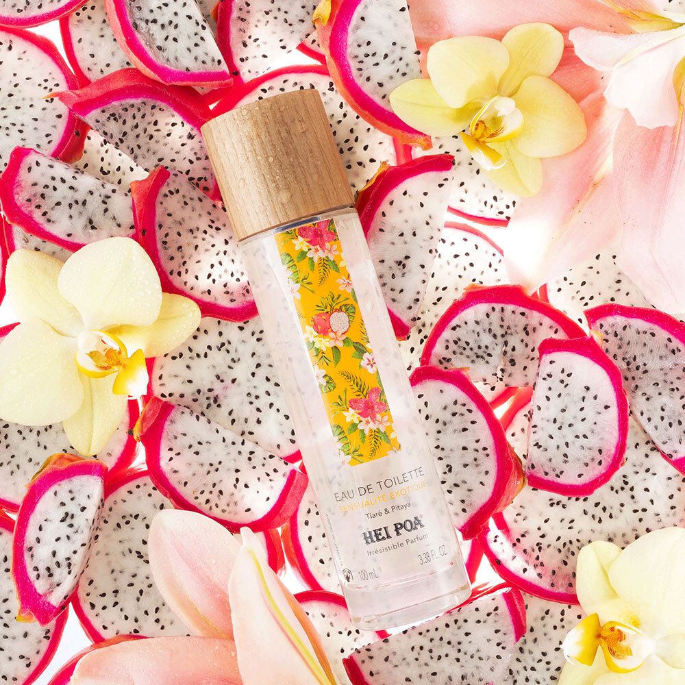 Flacon d'Eau de Toilette sur fleurs de pitaya et d'orchidées. Bouchon en bois. Logo HEI POA et nom du produit.