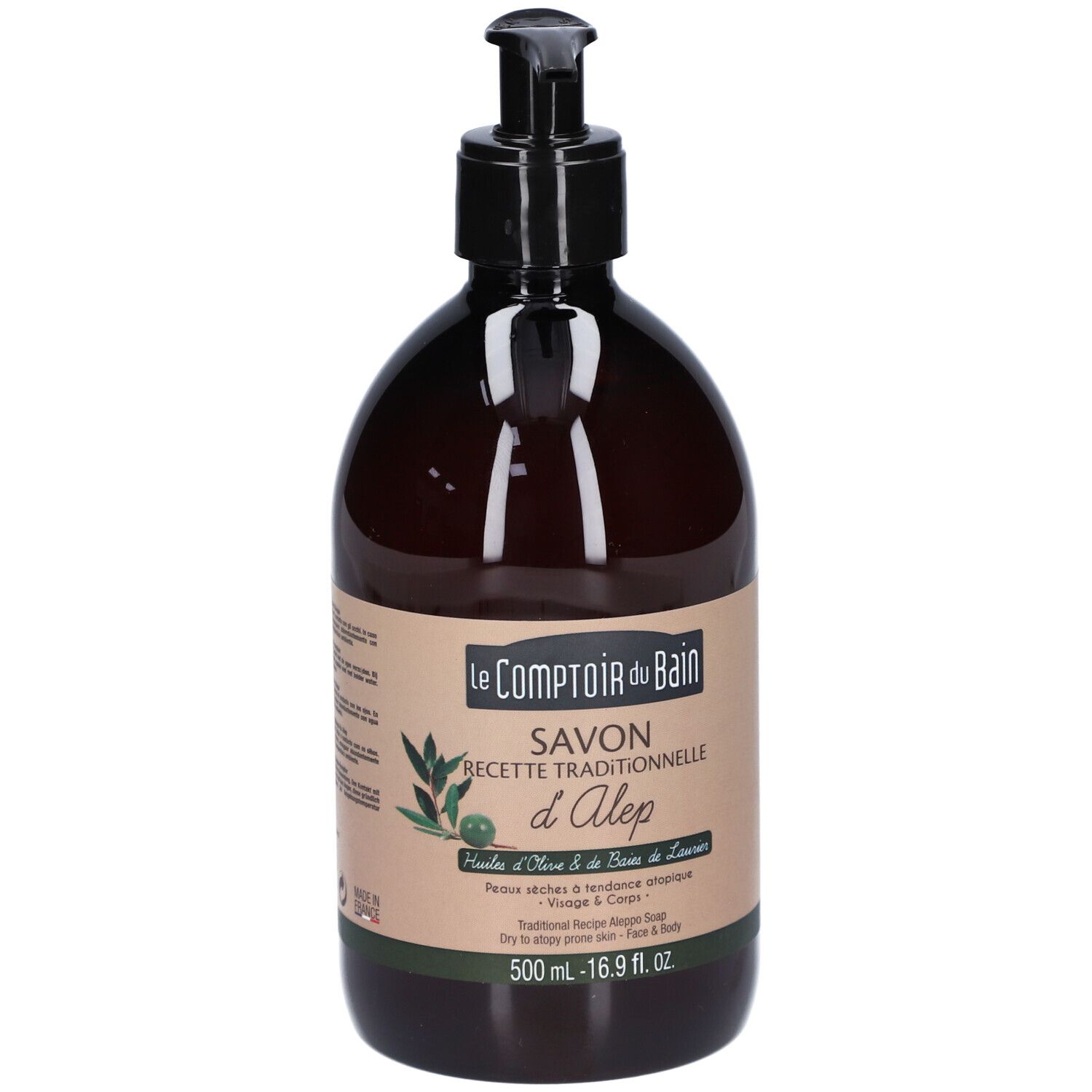 Flacon marron avec pompe noire. Étiquette avec informations et logo. Inscription: Le Comptoir du Bain, Savon d'Alep. Contenance: 500 ml.